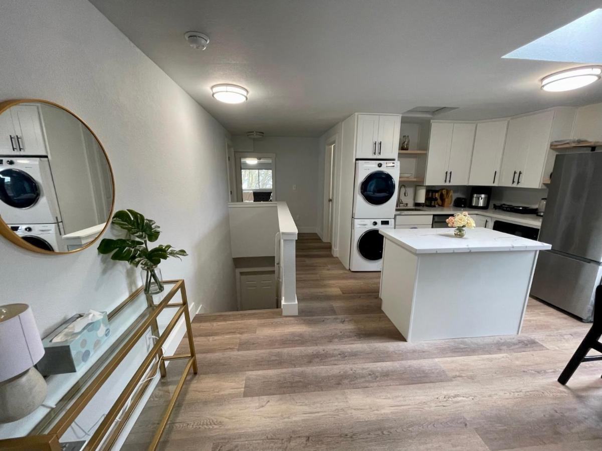 Tacoma 2 Bedrooms 1 Baths Sleep 5 With Compact Kitchen Esterno foto