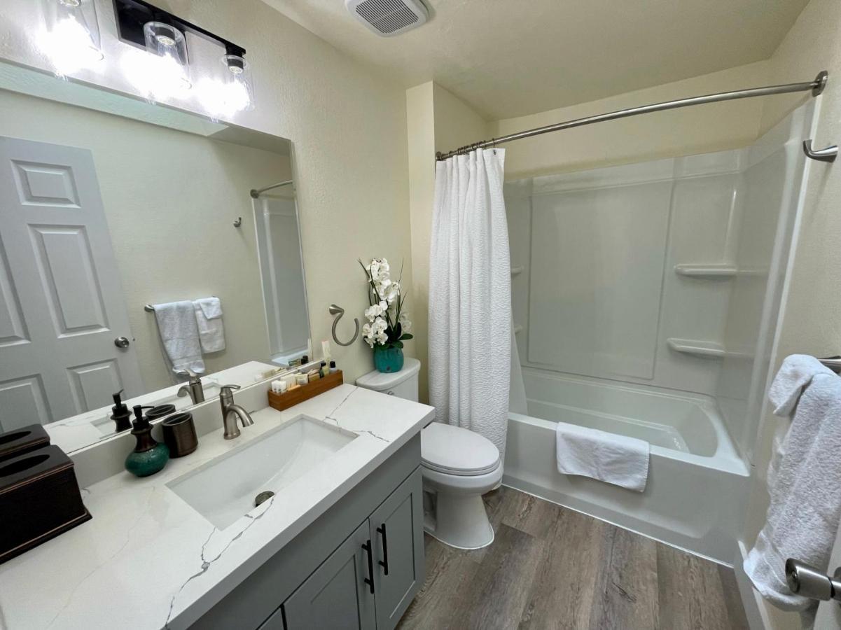 Tacoma 2 Bedrooms 1 Baths Sleep 5 With Compact Kitchen Esterno foto