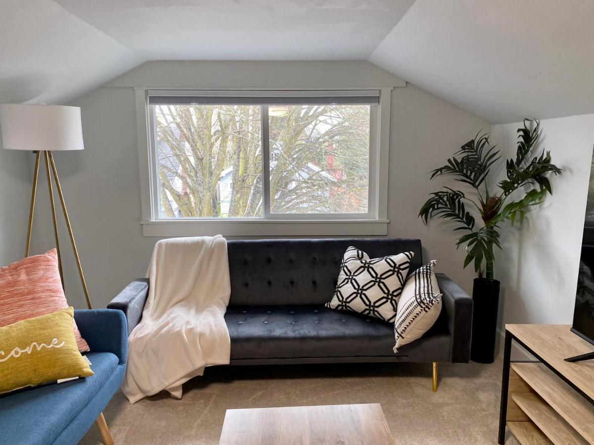 Tacoma 2 Bedrooms 1 Baths Sleep 5 With Compact Kitchen Esterno foto