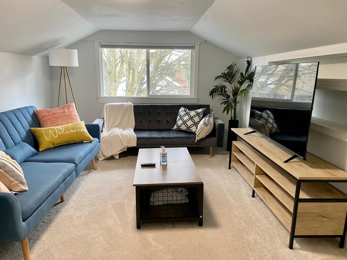 Tacoma 2 Bedrooms 1 Baths Sleep 5 With Compact Kitchen Esterno foto