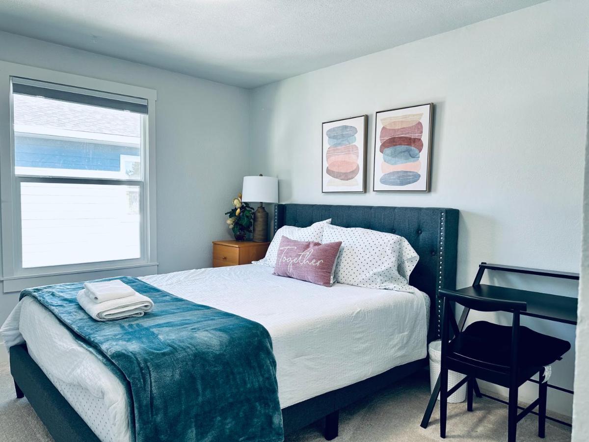 Tacoma 2 Bedrooms 1 Baths Sleep 5 With Compact Kitchen Esterno foto